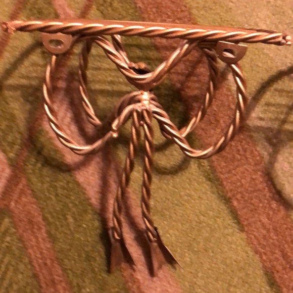 Vintage 1970’s boho Homco brass tone ribbon wall shelves - Picture 7 of 9